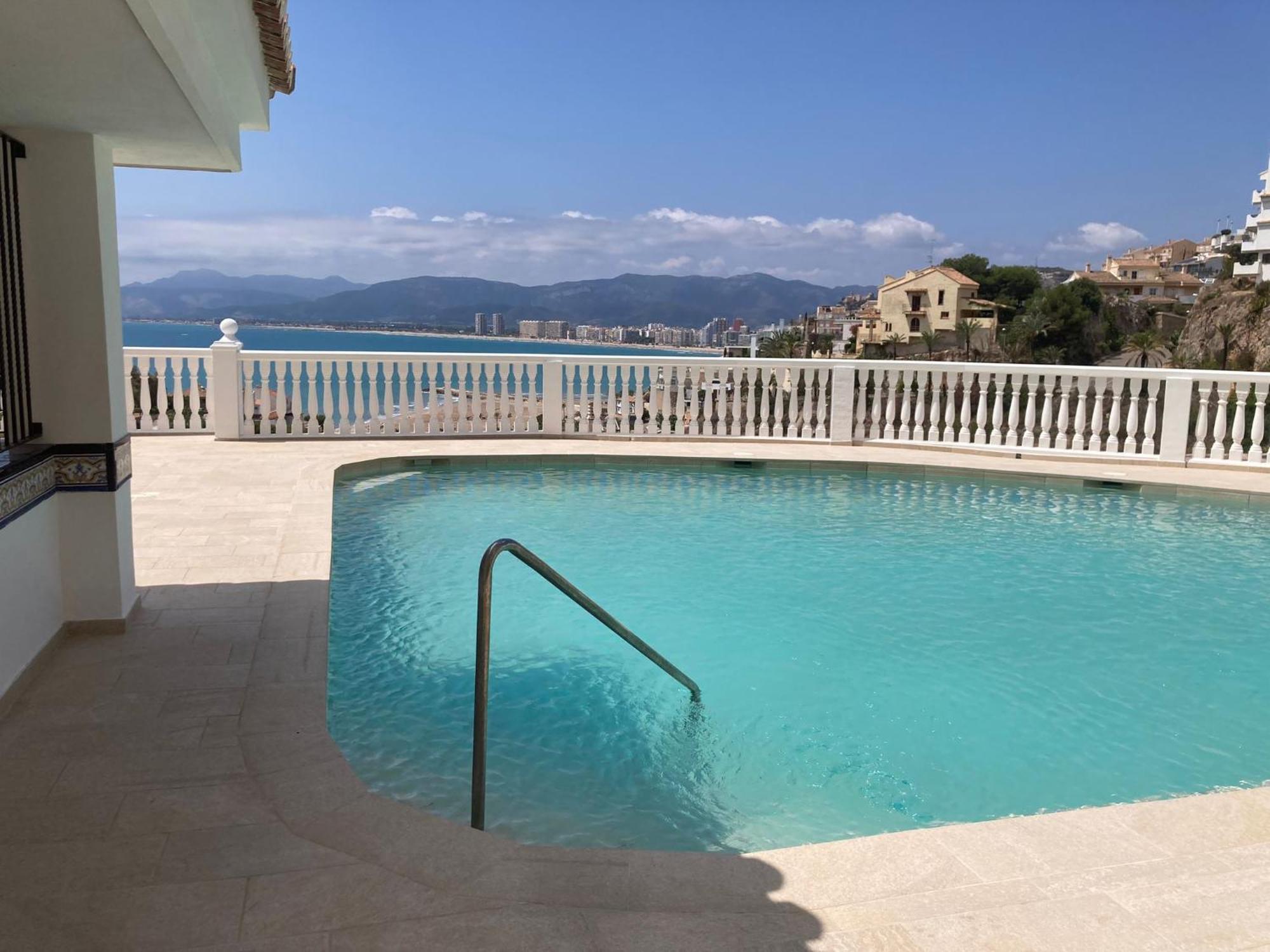 Royal Beach - Appartment With Sea View & Terrace ファロ・デ・クリェラ エクステリア 写真