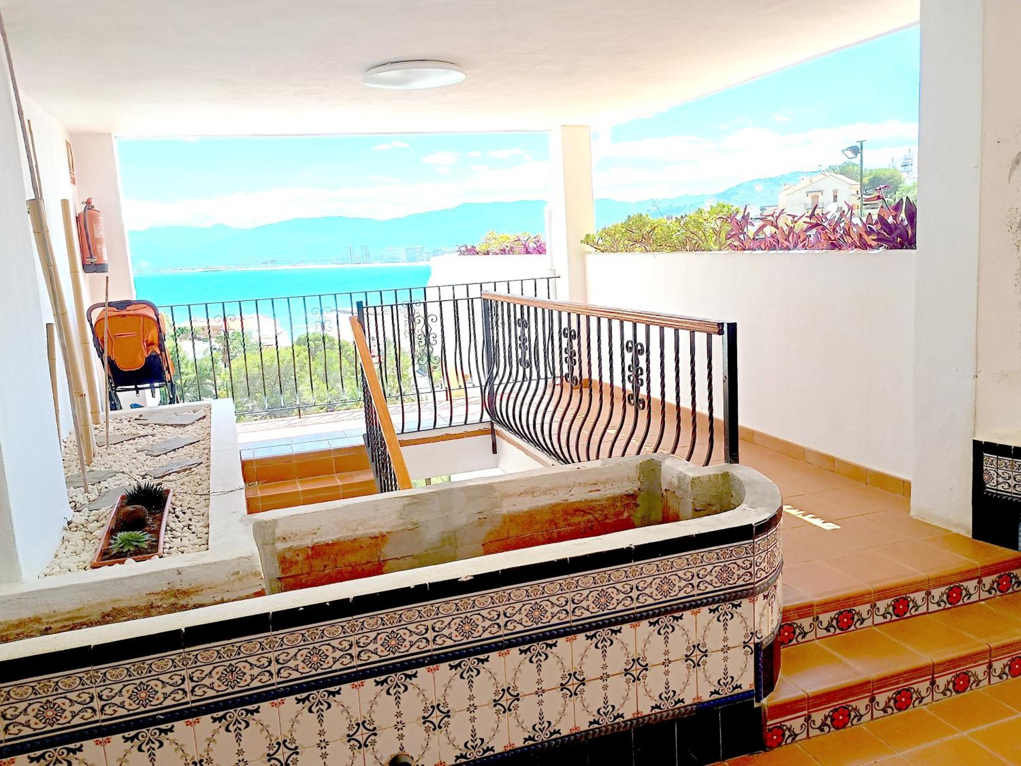 Royal Beach - Appartment With Sea View & Terrace ファロ・デ・クリェラ エクステリア 写真